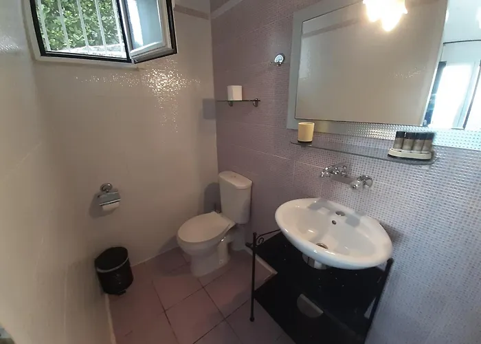 Kapetaniou * Limnionas (Central Greece)