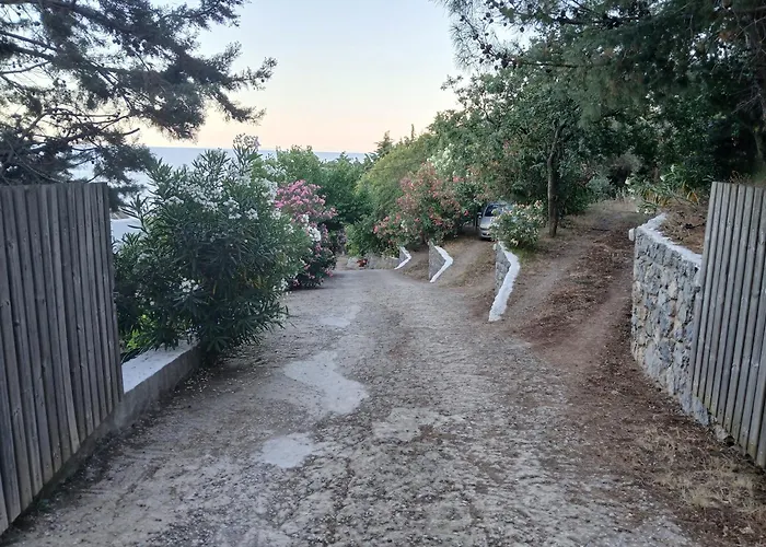 Kapetaniou * Limnionas (Central Greece)