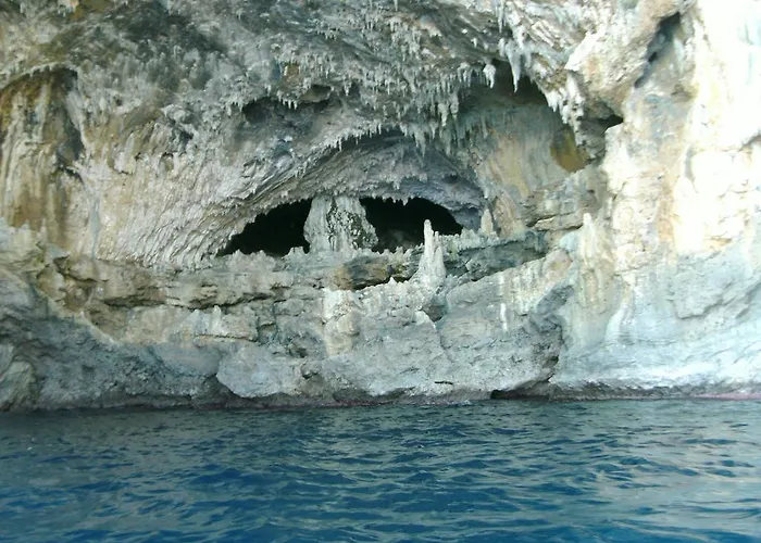 Kapetaniou * Limnionas (Central Greece)